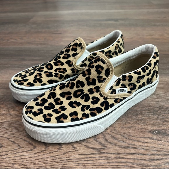 Vans Shoes - Vans Slip-On Leopard Sneakers Women’s 6.5 Canvas Skate Shoes Animal Print Casual